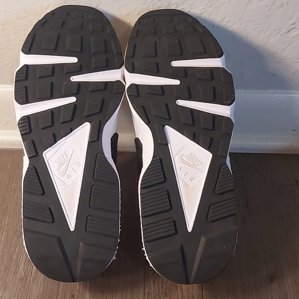 Nike Huarache Men's White Black Purple Athletic Shoes - Picture 9 of 10